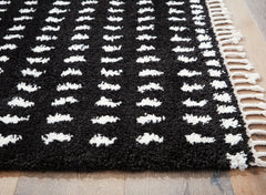 Minston - 5' x 7' Rug - Black / White