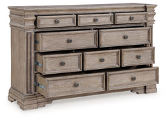 Blairhurst - Light Grayish Brown - Dresser